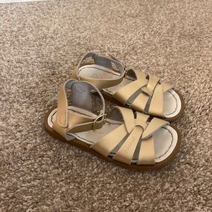 Gold Saltwater Sandals, size 9 toddler
